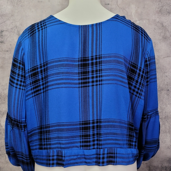 Plaid Cropped Blouse - Picture 4 of 7